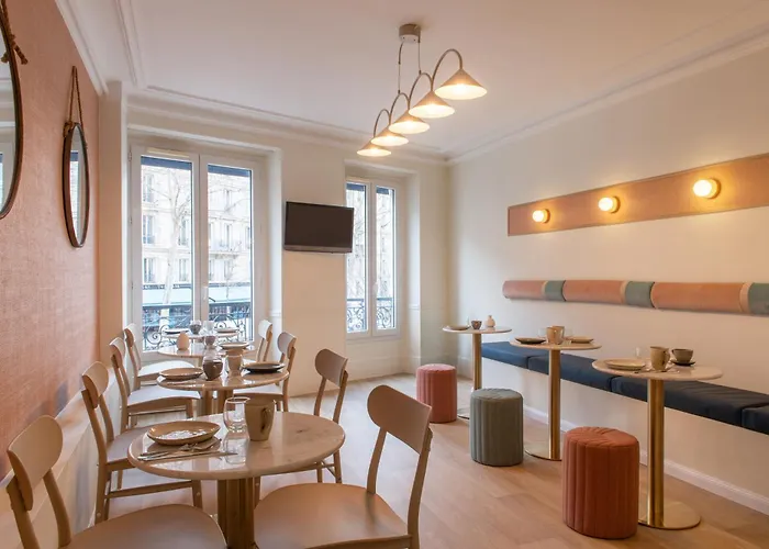 Hotel Avama Prony Parijs